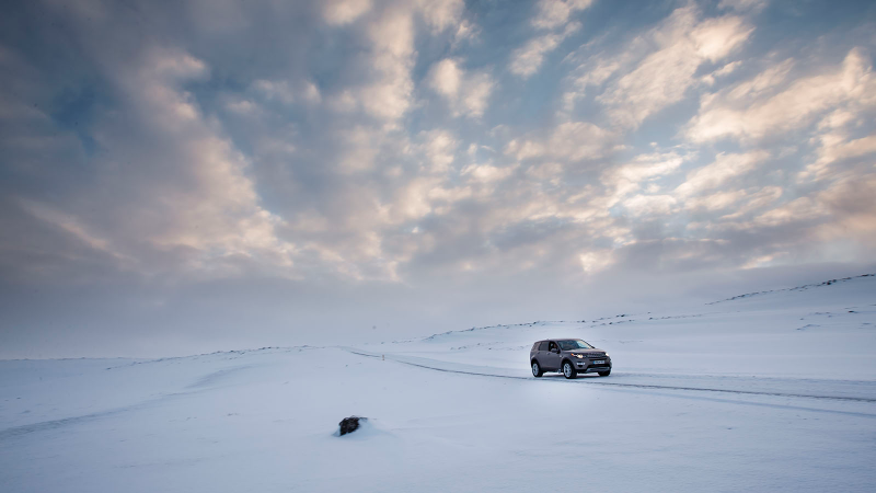 Illustration for article titled How to Drive on Snow and Ice
